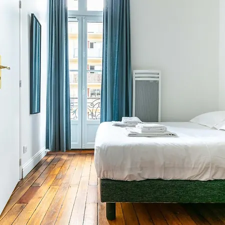 Madeleine's Rated 8 Traveller Center Appartments Апартаменты *