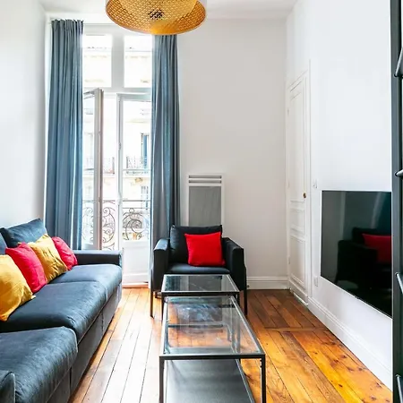 Madeleine's Rated 8 Traveller Center Appartments Lägenhet