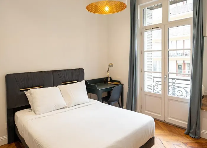 Madeleine's Rated 8 Traveller Center Appartments 보르도